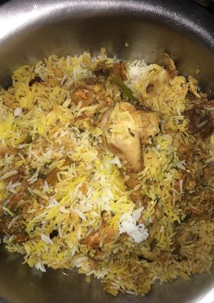 A picture of Chicken biryani.