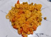 Una foto de arroz con pollo y pimenton