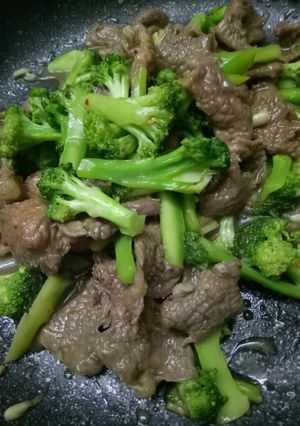 Hình của món Thịt bò xào súp lơ.
