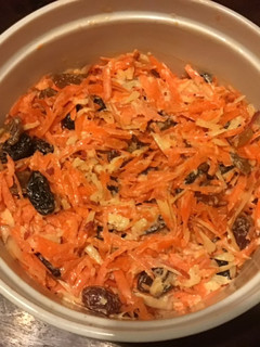 A picture of California Farm Winter Carrot Salad with Raisins and Apple.