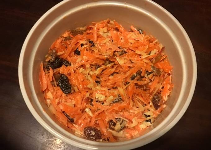 How to Make Quick California Farm Winter Carrot Salad with Raisins and Apple