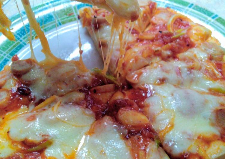 Pizza bakso sosis mozzarella-simple