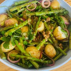 A picture of Potato salad with asparagus.