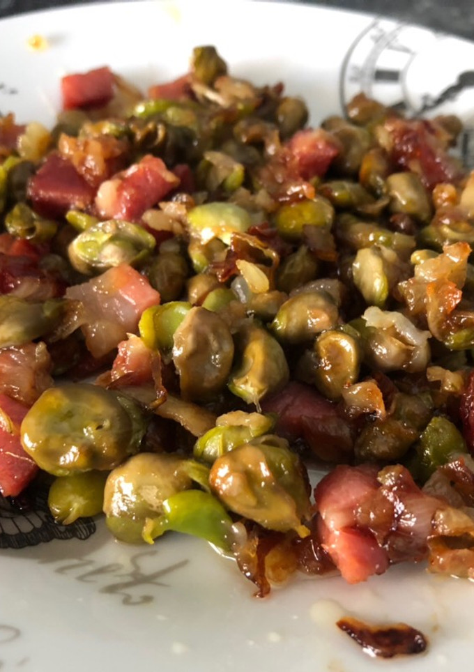 Una foto de Habas con jamón
