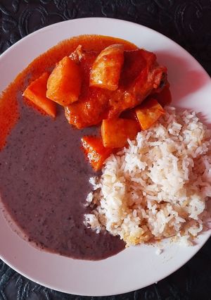 Una foto de Pollo en achiote 👌😋