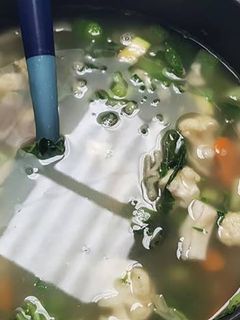 Una foto de Caldo de verduras y milpa con polvo de charales las Correa. México