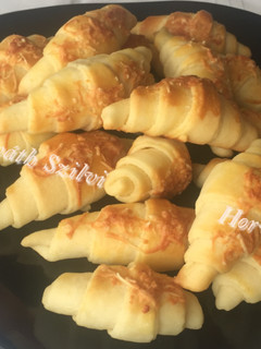 Sajtos apró kiflik recept fotója