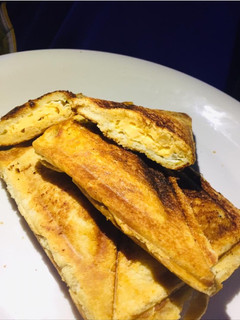 A picture of Egg filled toasted bread.