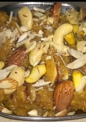 મગની દાળ નો શીરો (Moong Dal Sheera Recipe In Gujarati) રેસીપી મુખ્ય ફોટો