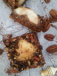 Une photo de Cake healthy poire noisette chocolat et éclats de pecan