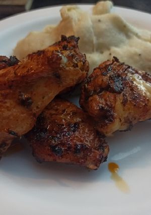 Una foto de Alitas de pollo al horno con salsa barbacoa