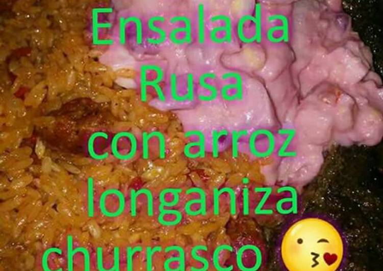 Ensalada rusa con arroz con longaniza y churrasco