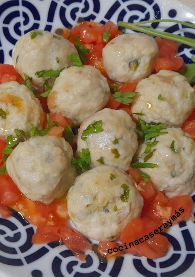 Una foto de Clops -albóndigas alemanas de pan-