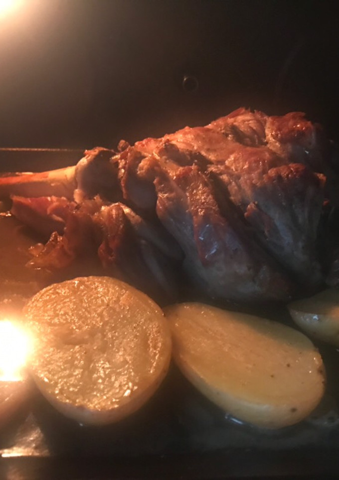 Una foto de Pierna trasera cordero 😋