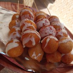 A picture of Milk glazed puffs.