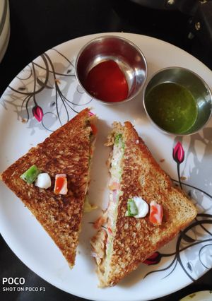 वेज मेयो चीज़ सैंडविच (Veg mayo cheese sandwich recipe in Hindi) रेसिपी मुख्य फोटो
