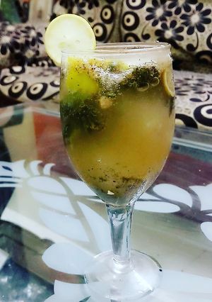 A picture of Aam Rass Mojito.
