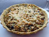 Masa de tarta con palta rellena de verduras