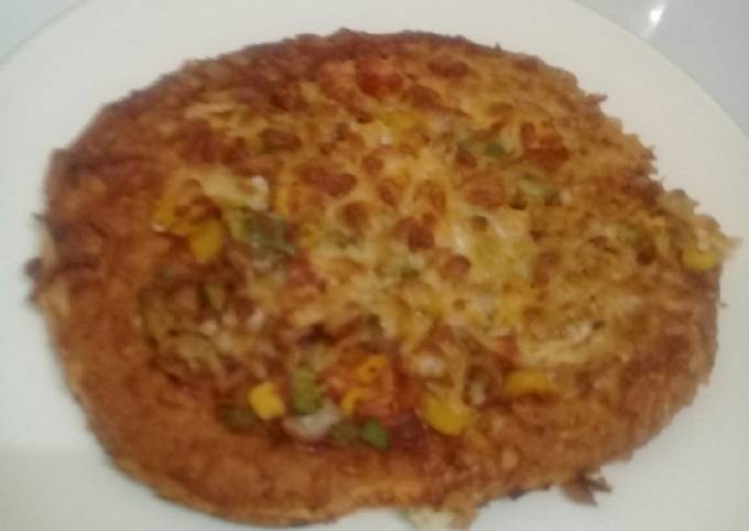 Home made pizza with vegetables n cheese toppings