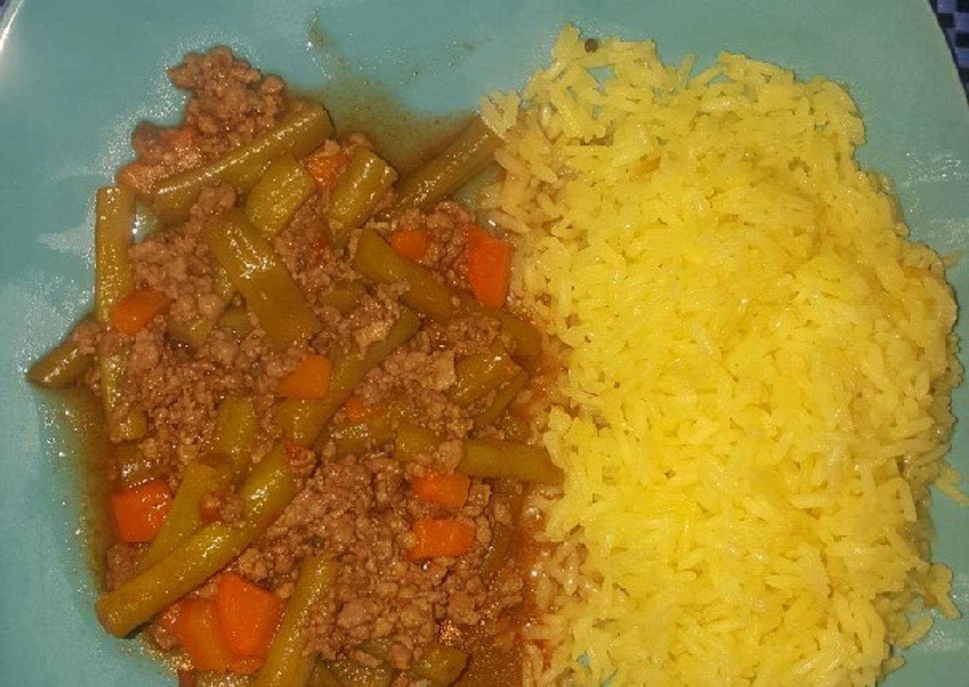 Arroz con vainita y carne molida