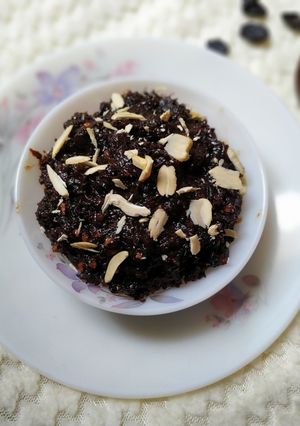 किशमिश हलवा (Kishmish Halwa recipe in Hindi) रेसिपी मुख्य फोटो