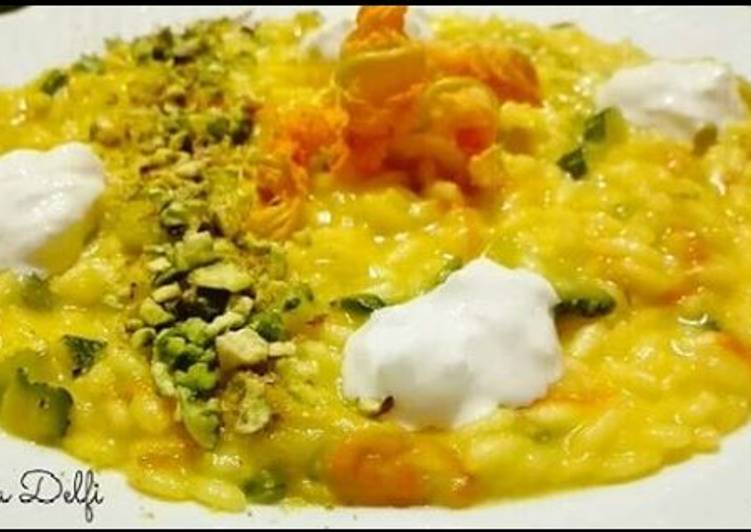 Risotto allo zafferano, zucchine e fiori, burrata e pistacchi