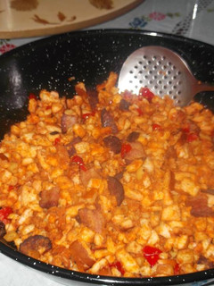 Una foto de Migas con torreznos y chorizo