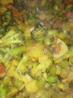 ब्रोकली मिक्स वेज (Broccoli mix veg recipe in Hindi) रेसिपी मुख्य फोटो