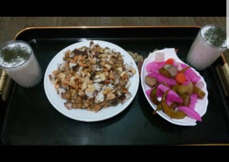 مغربية بالدجاج