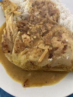 Una foto de Pollo al curry con arroz basmati (Rev.)