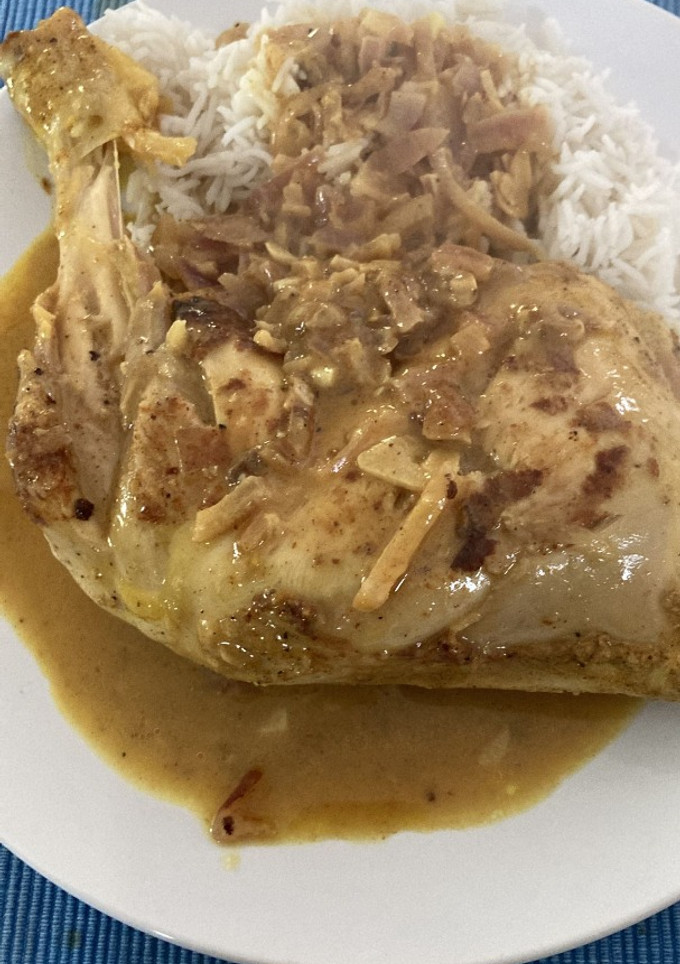 Una foto de Pollo al curry con arroz basmati (Rev.)