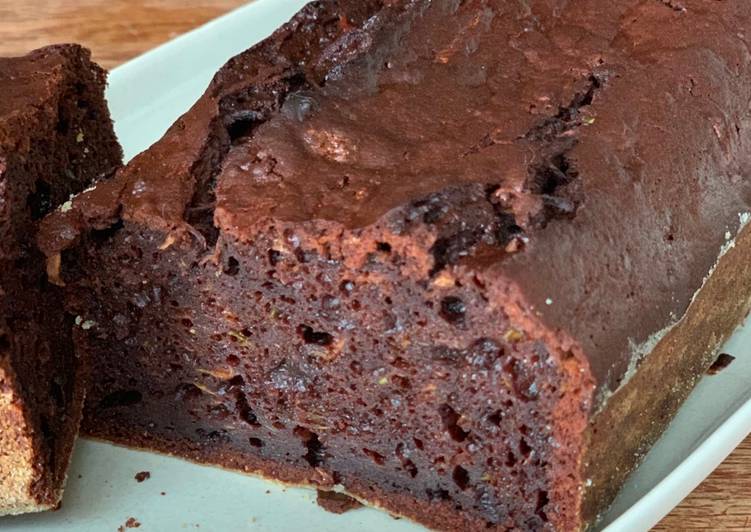 Comment Servir Cake 100% chocolat (et courgette)