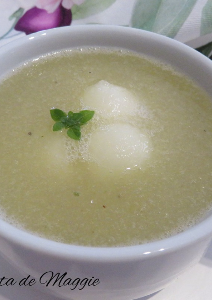 Una foto de Sopa fría de melón