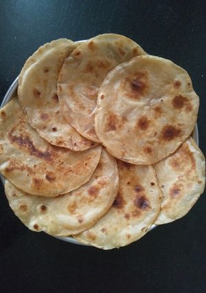 ભાખરી (Bhakhri Recipe In Gujarati) રેસીપી મુખ્ય ફોટો