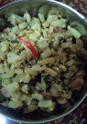 A picture of Banana stem fry (Thor ghonto).