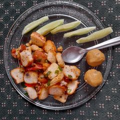 A picture of Bread Upma and Sattu ke Laddoo.