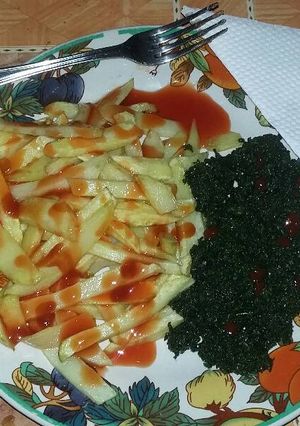 A picture of French fries with freid pumpkin leaves (kahurura).
