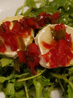 Una foto de Ensalada de Queso de Cabra y pimientos