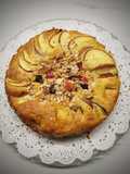 Torta di mele, pere e frutta secca