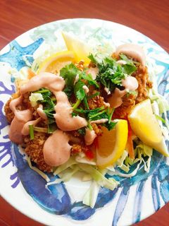 รูปของ สลัดไก่กรอบราดซอสครีมเลมอน