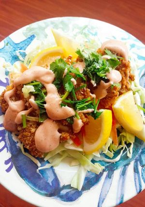 รูปของ สลัดไก่กรอบราดซอสครีมเลมอน