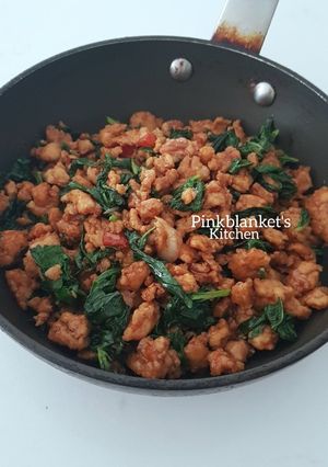 A picture of Minced Chicken with Thai Basil.
