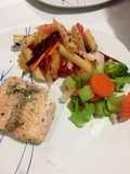 Salmón con ensalada y verduritas