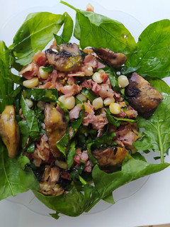 Una foto de Ensalada de espinacas con tocino estilo Ale's