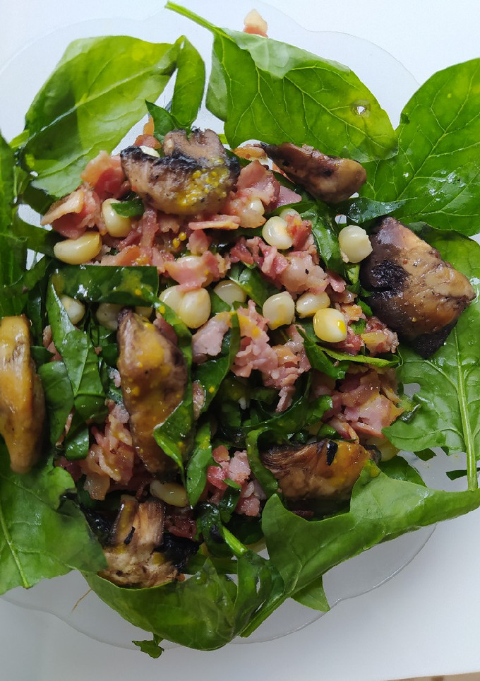 Una foto de Ensalada de espinacas con tocino estilo Ale's