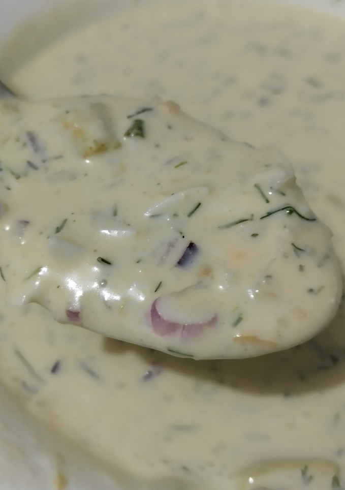 Una foto de Salsa "tártara" a mi manera🌿🧅🥑🥯🥙🥪🥚