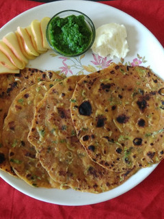 કોબી લીલા લસણ નાં પરોઠા (Kobi Lila Lasan Paratha Recipe In Gujarati) રેસીપી મુખ્ય ફોટો