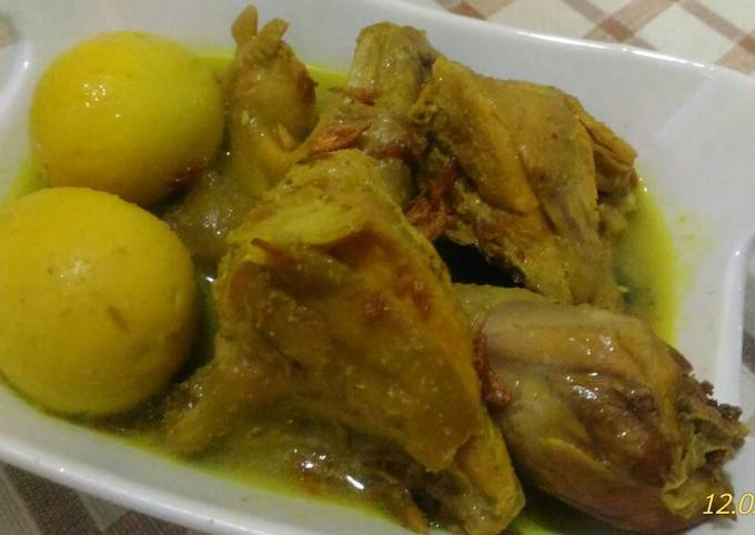 Opor Ayam Kampung dan Telur