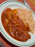 Chuletas de cerdo al guajillo con papas