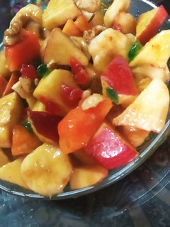 फलाहारी फ्रूट ड्राई फ्रूट्स चाट (Falahari fruit dry fruits chat recipe in hindi) रेसिपी मुख्य फोटो